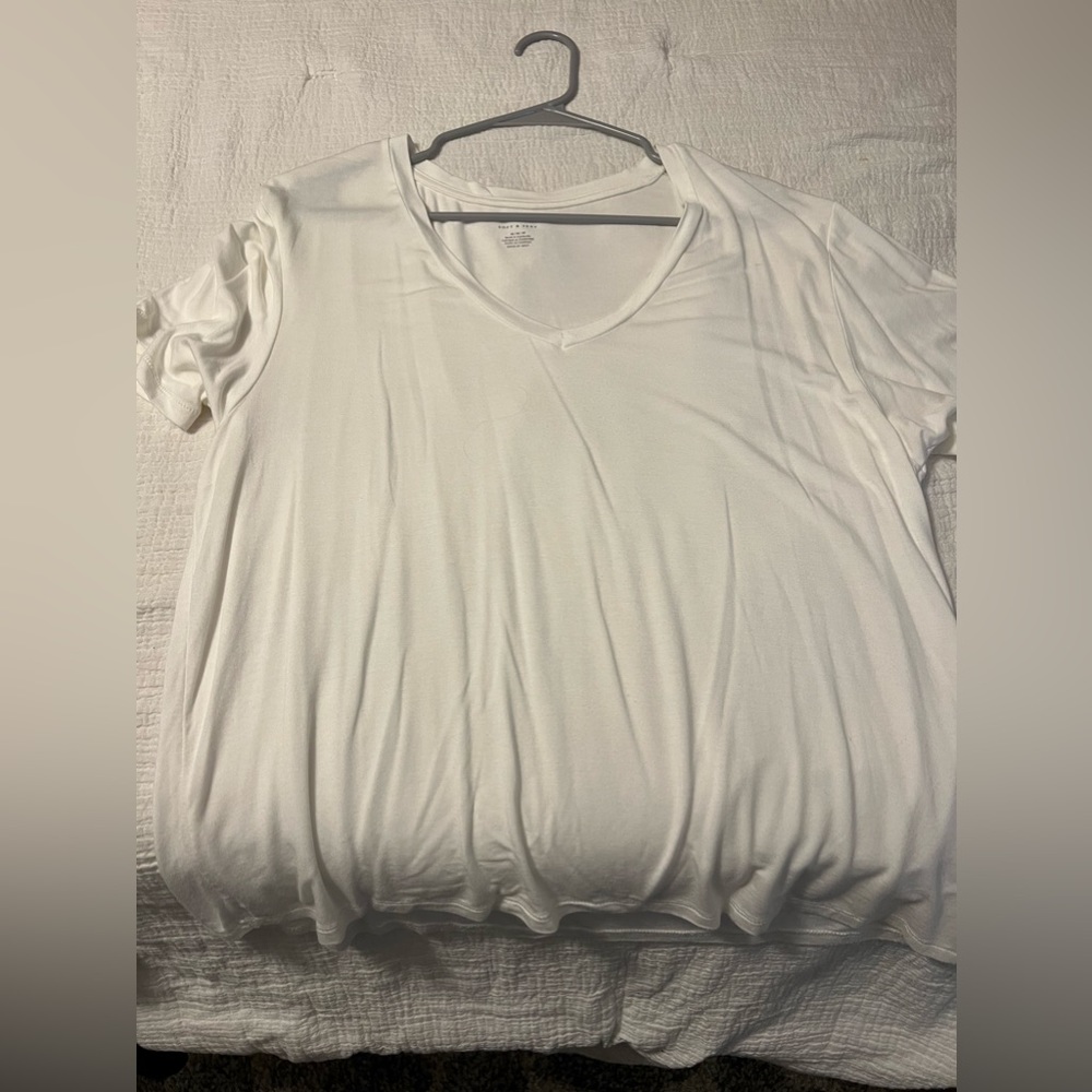 American eagle t shirt size medium